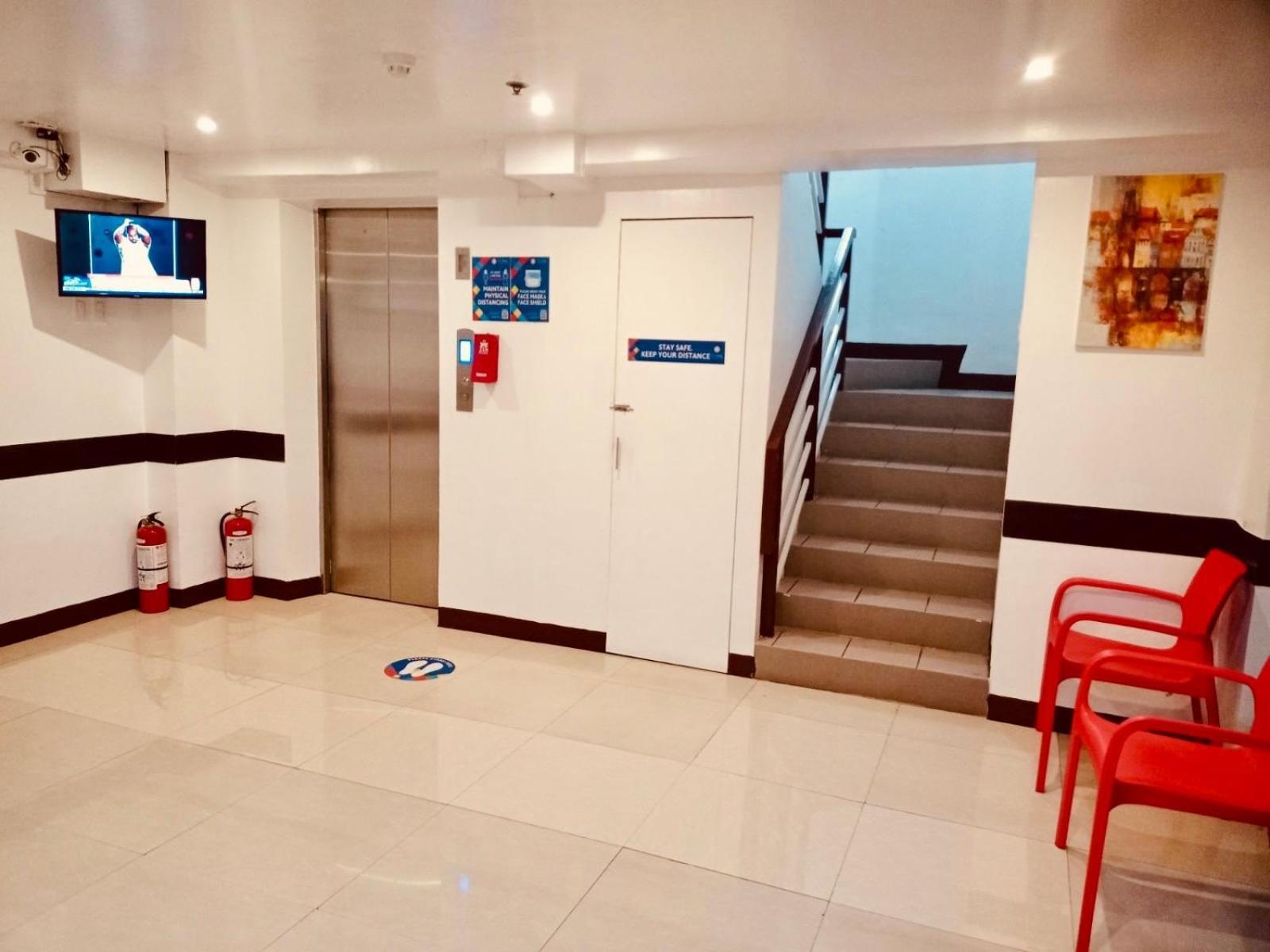 Oyo 888 City Stay Inns Fortview Bgc Pasig City Buitenkant foto